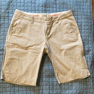 Khaki Old Navy Bermuda shorts